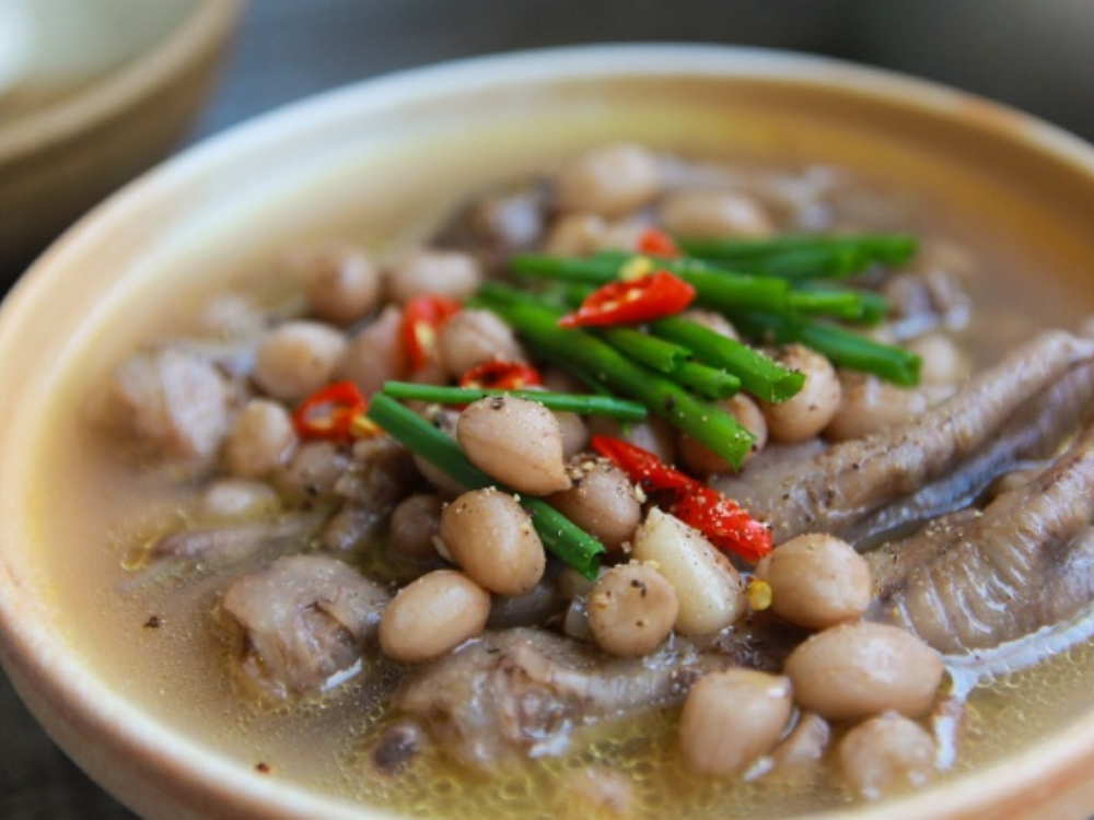 Chân gà hầm đậu phộng 