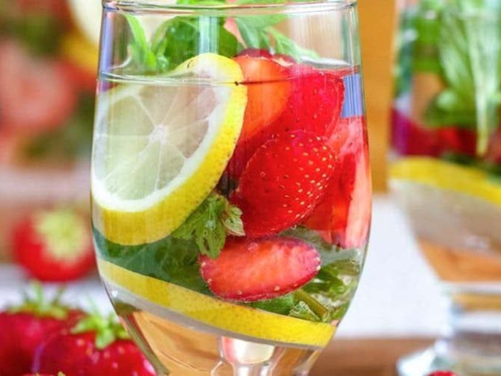 Chanh gừng dâu tây và bạc hà