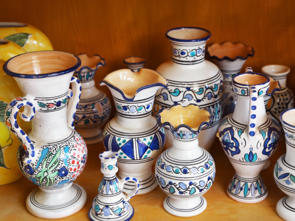 So Sánh Giữa Sản Phẩm Thủ Công và Sản Phẩm Công Nghiệp