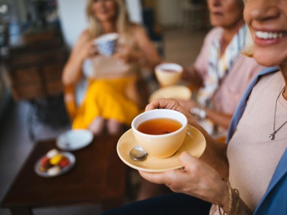 Nên uống trà nóng hay trà lạnh?