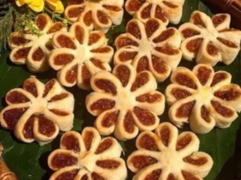 Bánh khóm hoa mai