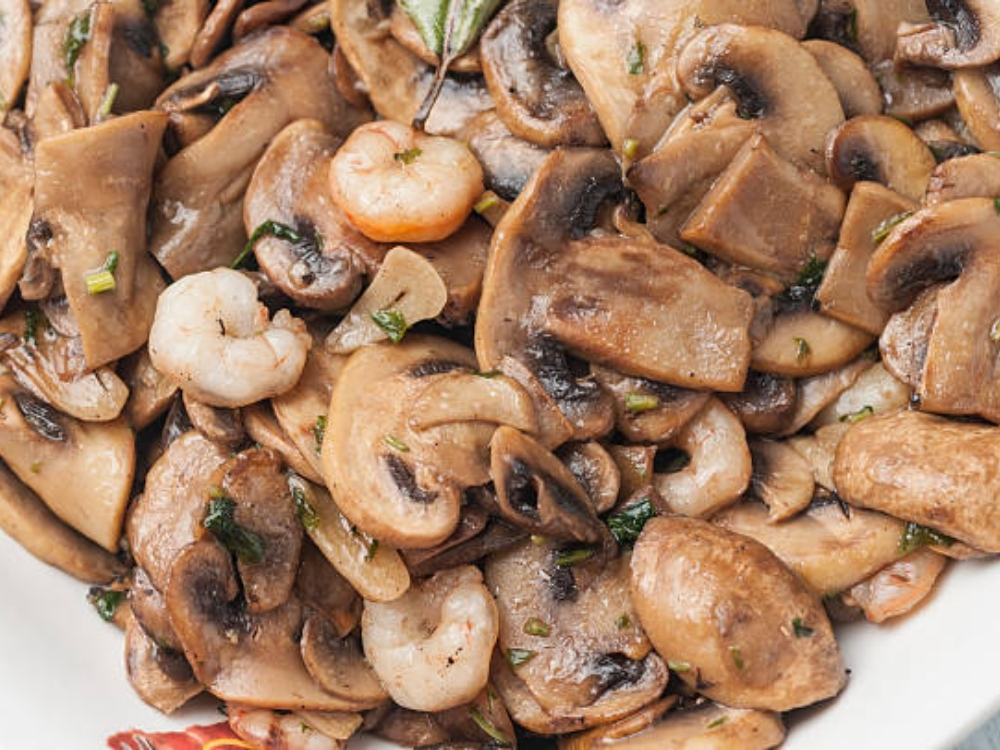 Nấm linh chi xào tôm