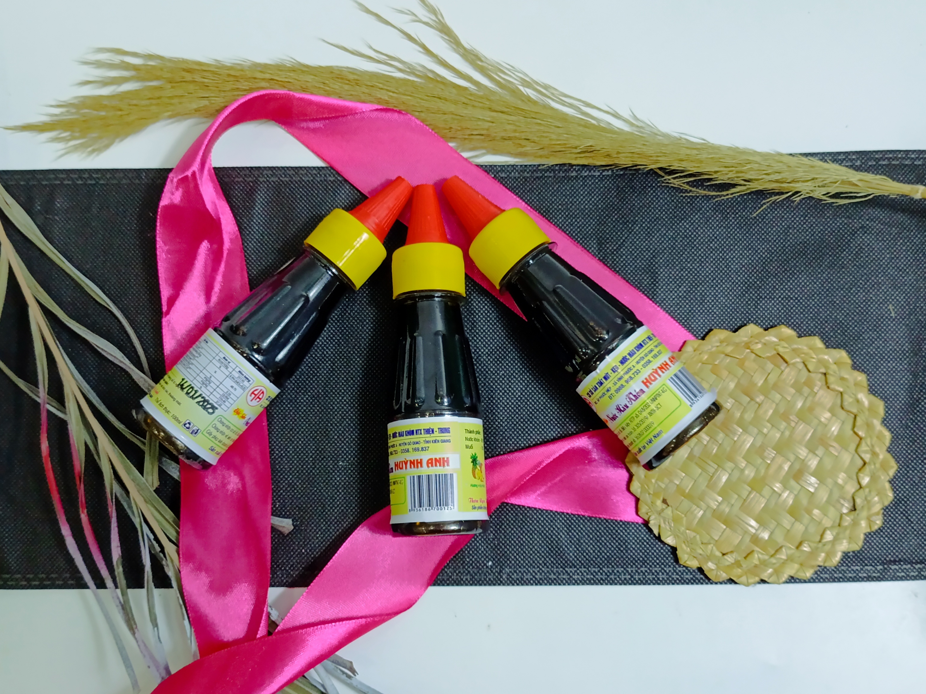 Nước màu khóm Huỳnh Anh
