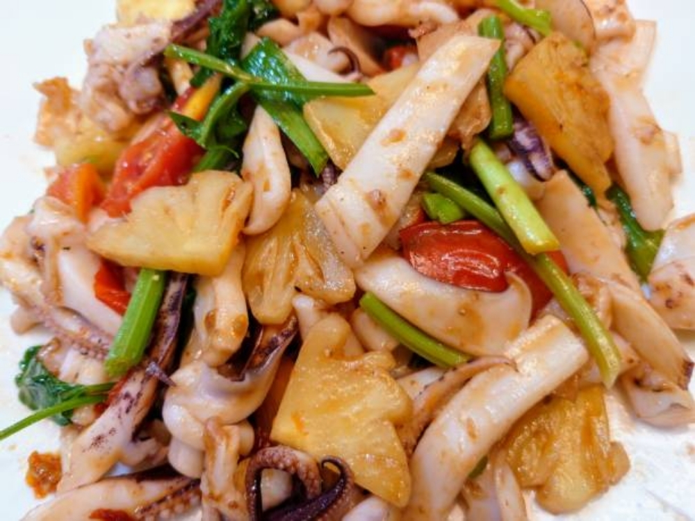 Mực xào khóm dưa leo