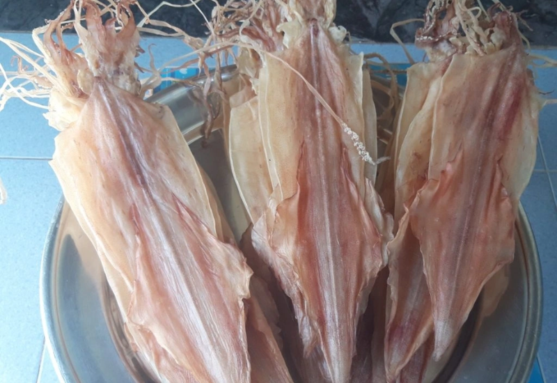 Khô mực ăn sống được không?